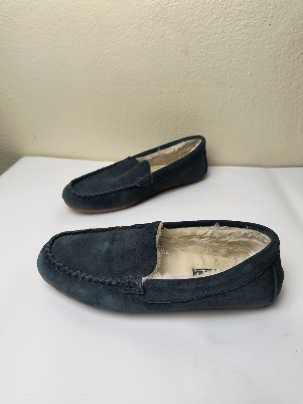 Lands' End 8M Navy Suede Moccasin Slippers with Cream Fur Lining